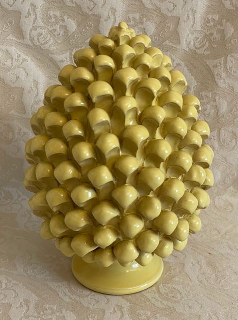 Pine cone h25 light yellow