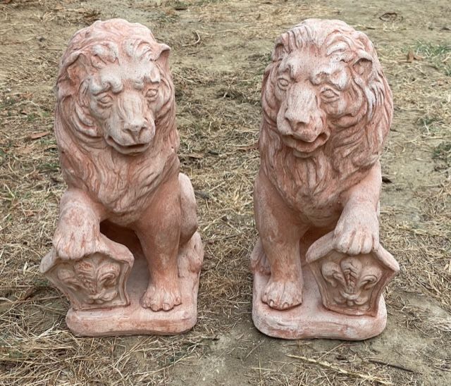 Pair of h40 lions base 23x16(